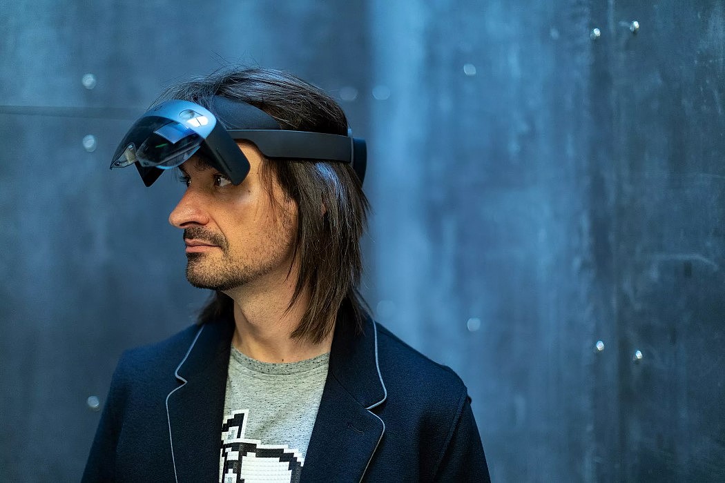 全息，MICROSOFT’S HOLOLENS，vr，.jpg