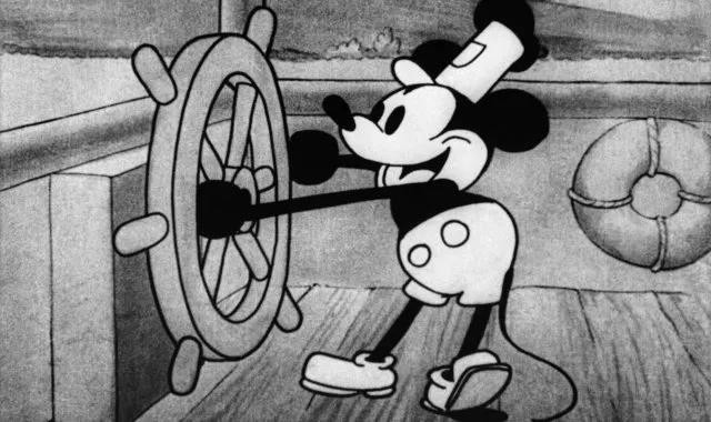 米老鼠90岁了，铺天盖地的联名能否延续下个百年繁荣