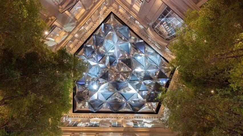 开在世界最美街道的Apple Store，苹果又一次证明了过剩的设计力