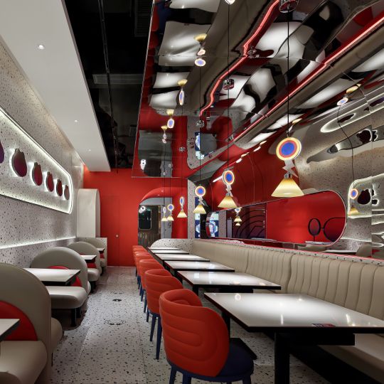 深圳蛙来哒：红与蓝的碰撞，让蛙来哒秒变情绪空间