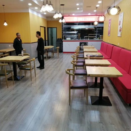 西安餐厅设计装修丨渭南澳克士汉堡店实木餐桌椅卡座沙发定制案例
