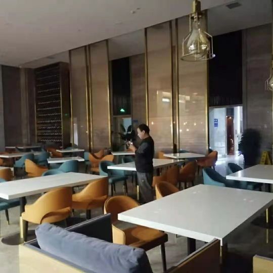 西安酒店家具厂家定制案例：渭南诺富特酒店餐桌椅