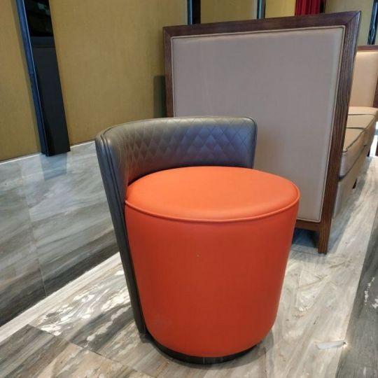 西安沙发桌椅生产厂家：某茶餐厅休息区桌椅沙发定做案例