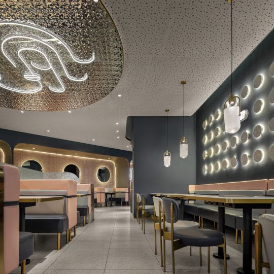 轻奢极简风格的烤肉店，小猪小牛章鱼水煎肉餐厅设计