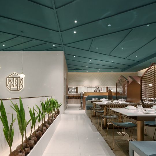 海南椰子鸡火锅餐厅设计，椰客YECO.聚焦于“椰林海岸”的空间升级